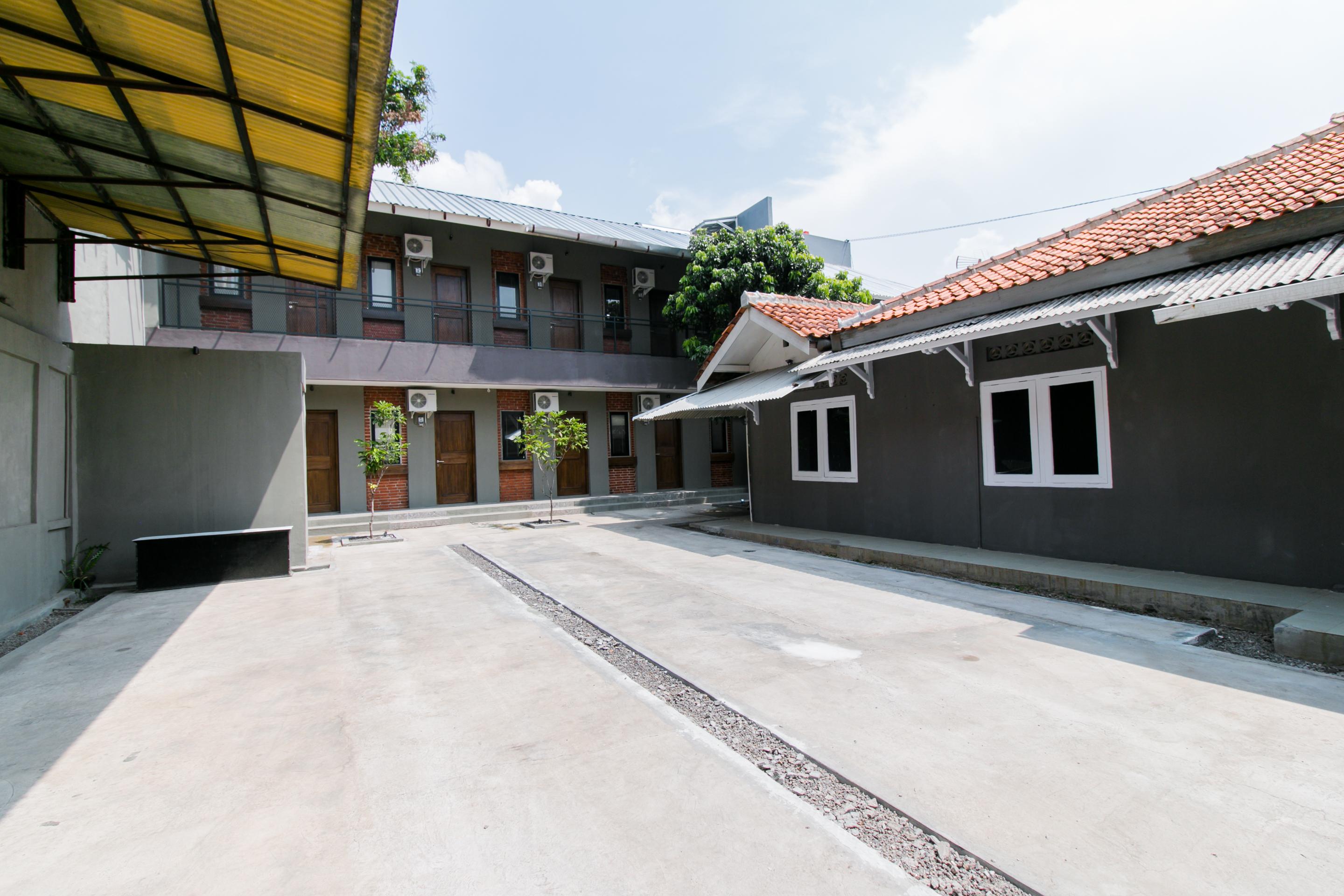 Capital O 1898 Louise Place Cianjur Kültér fotó