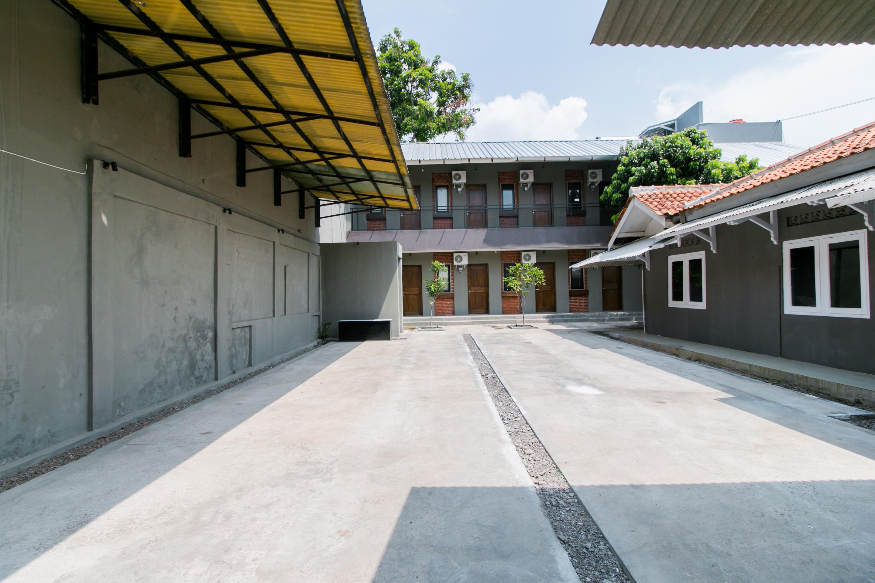 Capital O 1898 Louise Place Cianjur Kültér fotó
